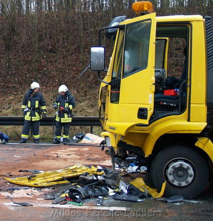 Schwerer VU 1 Toter  A 3 Rich Frankfurt  Kreuz Gremberg  P177.JPG